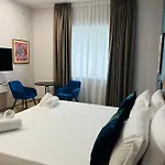 Avio 4* ナポリ