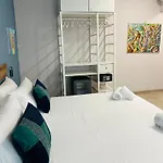 Avio ゲストハウス 4*